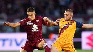 Samuele-Ricci-dari-Torino-FC-bertarung-merebut-bola-dengan-pemain-AS-Roma.jpg