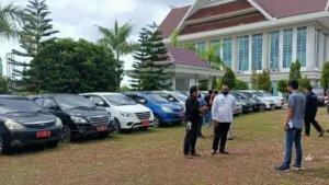 Sejumlah-kendaraan-milik-pemerintah-daerah-di-kawasan-kantor-bupati-Kutim.jpg
