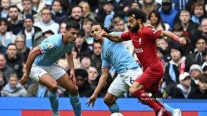 Striker-Liverpool-Mohamed-Salah-bersaing-dengan-gelandang-Manchester-City.jpg