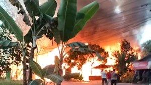 Tangkapan-layar-video-kebakaran-di-Simpang-Tiga-Loa-Kulu-09.jpg