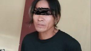 Tersangka-pelaku-penikaman-berinisil-Ar-atau-Gondrong-diamankan-di-Mako-Polsek-Muara-Badak.jpg