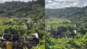 Truk-Tergelinciri-di-jalan-poros-Tenggarong-Samarinda.jpg