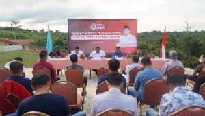 acara-rapat-kerja-tahun-2022-askab-pssi-kutim-di-puncak-karya-bersama.jpg