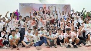 foto-bersama-di-sela-pembagian-hadiah-doorprize-saat-color-run.jpg