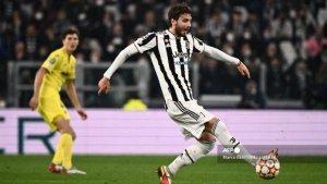 gelandang-juventus-italia-manuel-locatelli-mengontrol-bola-selama-pertandingan-lawan-villareal.jpg