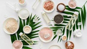 ilustrasi-skincare-dengan-bahan-alami.jpg