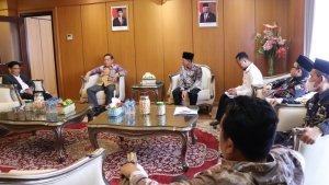 ketua-dprd-kaltim-makmur-hapk-didampingi-sekretaris-dewan-muhammad-ramadhan.jpg