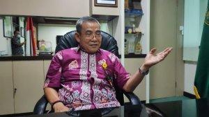 ketua-pengadilan-tinggi-kaltim-nyoman-gede-wirya-ditemui-di-ruang-kerjanya.jpg