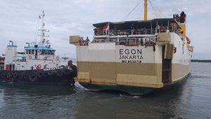 km-egon-berlabuh-di-pelabuhan-lok-tuan-bontang-t.jpg