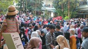 membeludak-di-palza-balikpapan.jpg