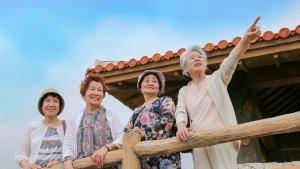 orang-tua-di-okinawa.jpg