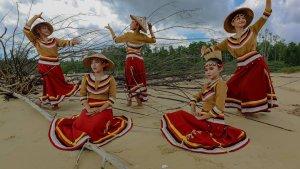 penampilan-anggota-sanggar-seni-entero-di-salah-satu-ajang-kegiatan.jpg