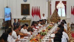 presiden-jokowi-saat-melakukan-rapat-kabinet-bersama-sejumlah-menterinya.jpg