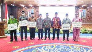 sesi-penyerahan-bantuan-konsumtif-dan-produktif.jpg