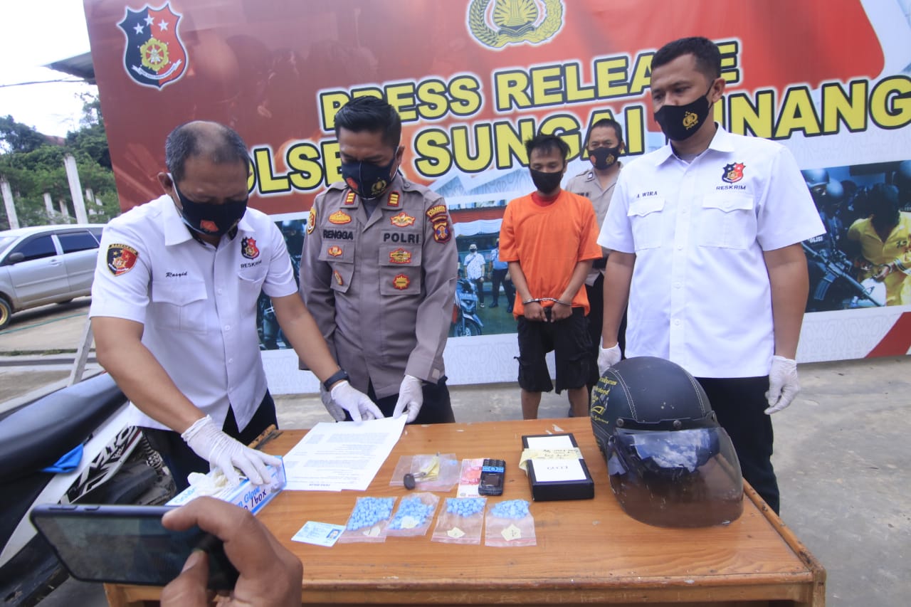 03-kapolsek-sungai-pinang-kompol-rengga-puspo.jpg