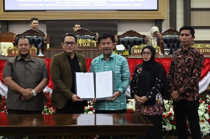 APBD Kukar Tahun Anggaran 2025 Rp 12 Triliun Disahkan