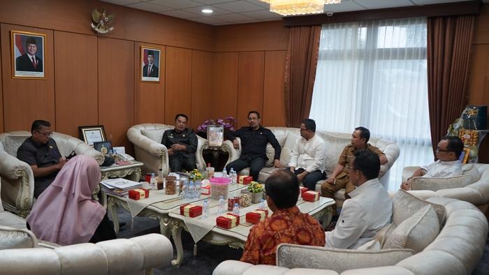 04112025__DPRD_Kaltim_Terima_Kunjungan_FISIP_UnmulJPG.jpg