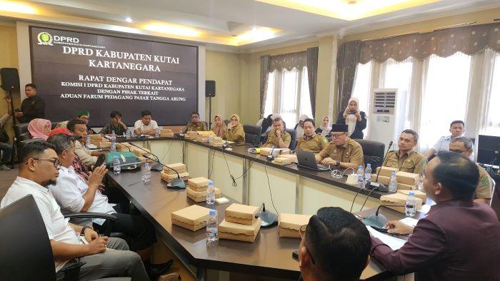 Komisi I DPRD Kukar Bahas Opsi Pembebasan dan Cicilan Retribusi Pasar Tangga Arung