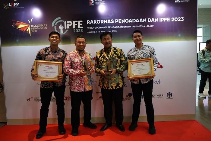 Pemkab Kukar Raih 2 Penghargaan dari Menteri Koperasi dan UKM