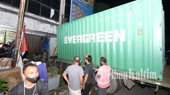 FOTO-FOTO: Momen Kecelakaan Mengerikan di Rapak Balikpapan Rabu Malam 24 Mei 2023 - 20230524_Foto-foto-Kecelakaan-Rapak-Balikpapan_3.jpg