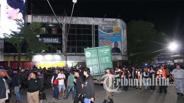 FOTO-FOTO: Momen Kecelakaan Mengerikan di Rapak Balikpapan Rabu Malam 24 Mei 2023 - 20230524_Foto-foto-Kecelakaan-Rapak-Balikpapan_4.jpg