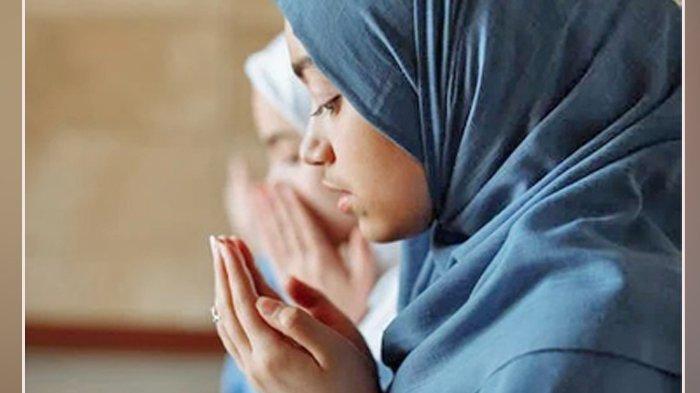 20230601_Wanita-muslim-berdoa-hari-Kamis.jpg
