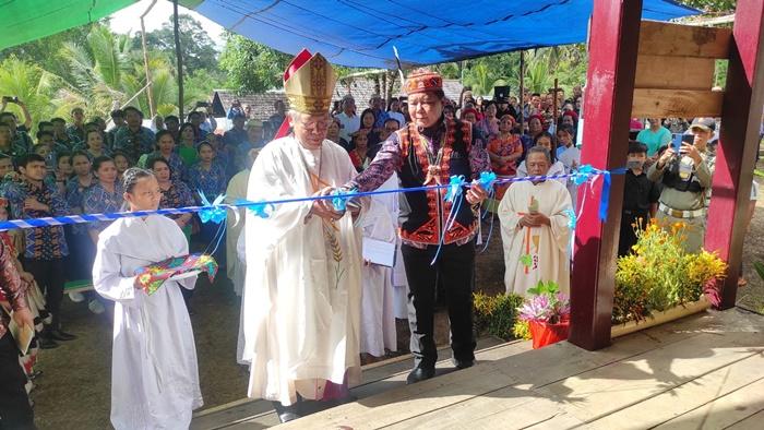 20230607_Bupati-Mahulu-Bonifasius-Belawan-Geh-didampingi-Uskup-Agung-Samarinda.jpg