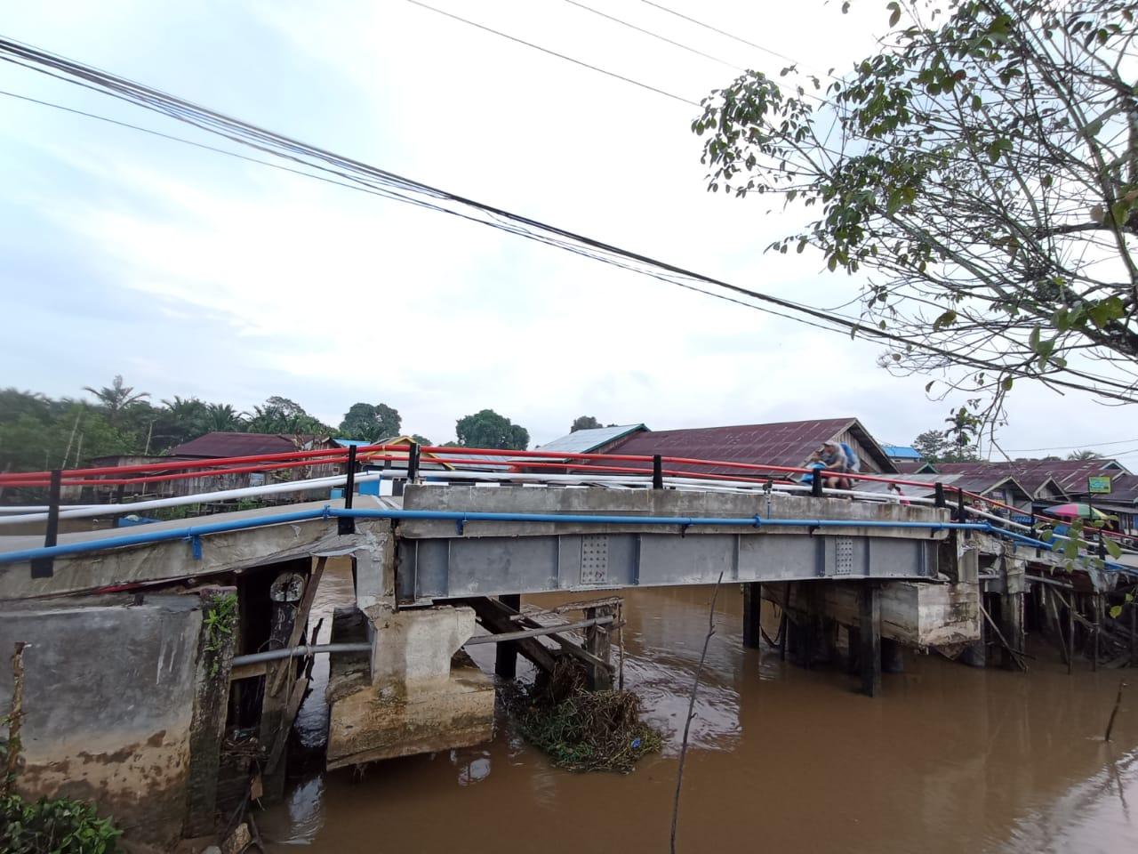 Walikota Andi Harun Berjanji Perbaiki Jembatan Kecil di Kawasan Sungai Kapih Samarinda