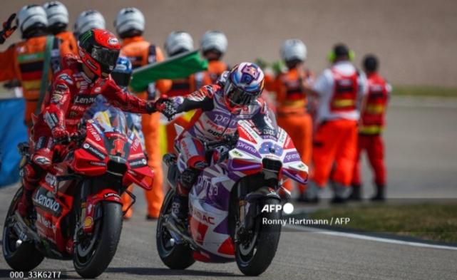 20230617_Jorge-Martin-dan-Francesco-Bagnaia-usai-Sprint-Race-MotoGP-Jerman-2023.jpg