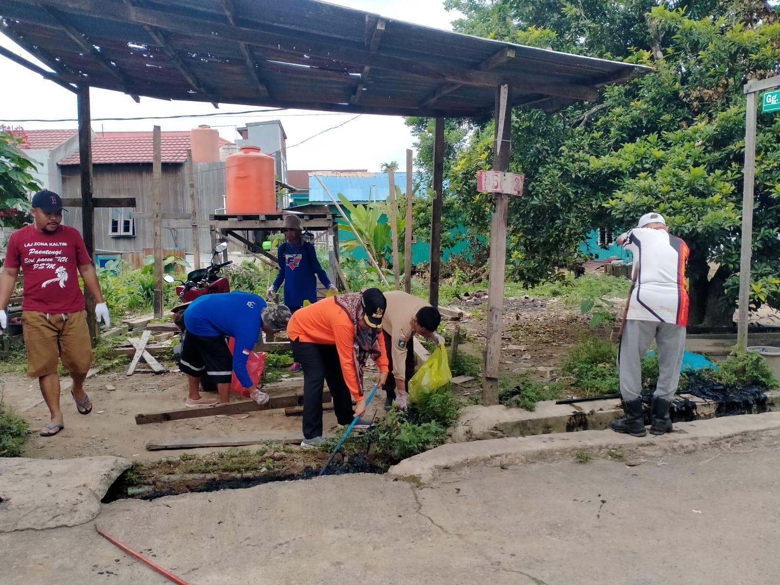 20230714_Kegiatan-Jumat-Bersih-Sangatta-Utara-di-Gang-Bone.jpg