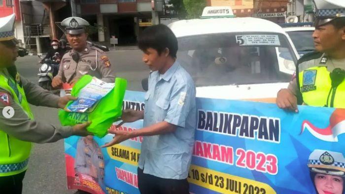 Operasi Patuh Mahakam 2023 di Balikpapan, Polisi Beri Hadiah untuk Pengendara Tertib Lalu Lintas