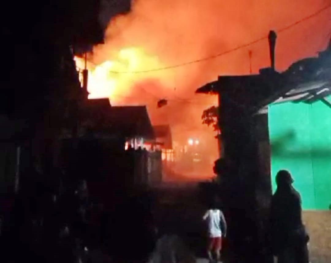 BREAKING NEWS: Kebakaran di Manggar Sari Balikpapan, Terlihat Api Berkobar Besar