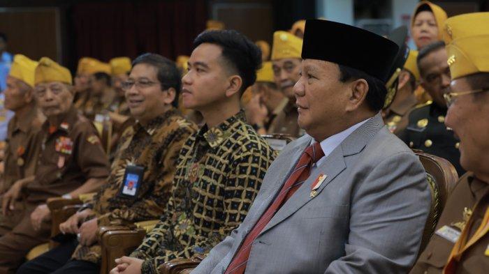 20230811_Momen-Prabowo-dan-Gibran_Isyarat-restu-Jokowi.jpg