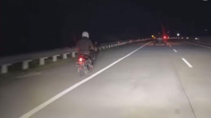 20230923_viral-motor-masuk-jalan-tol.jpg