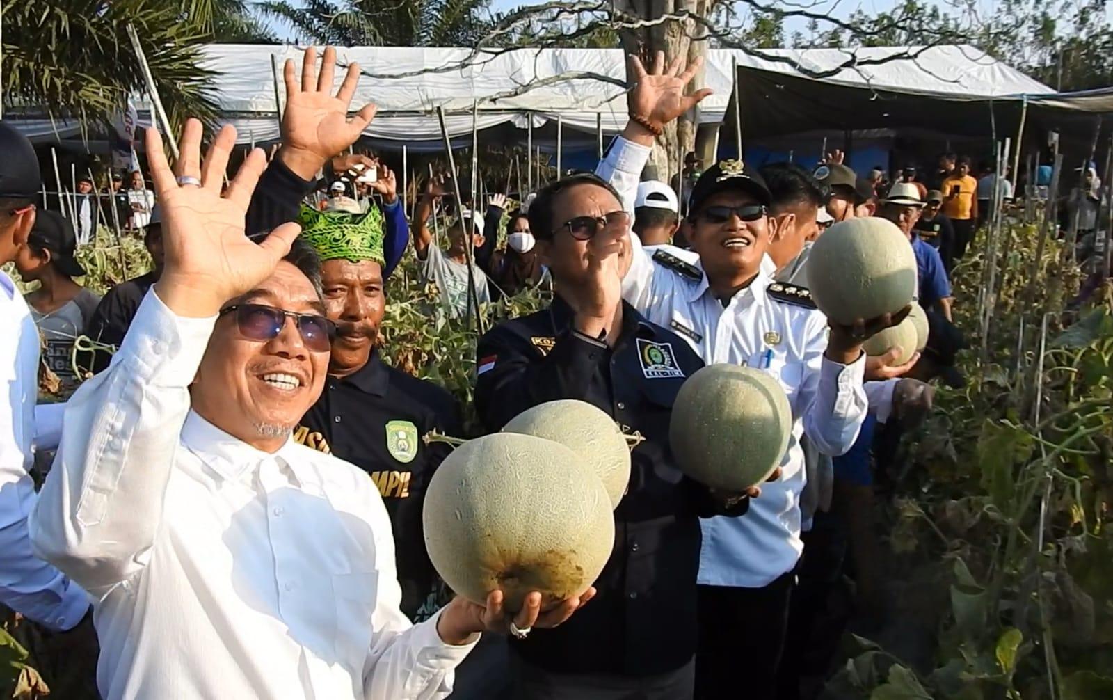 20231005_BUPATI-KUTIM-BAGI-MELON.jpg