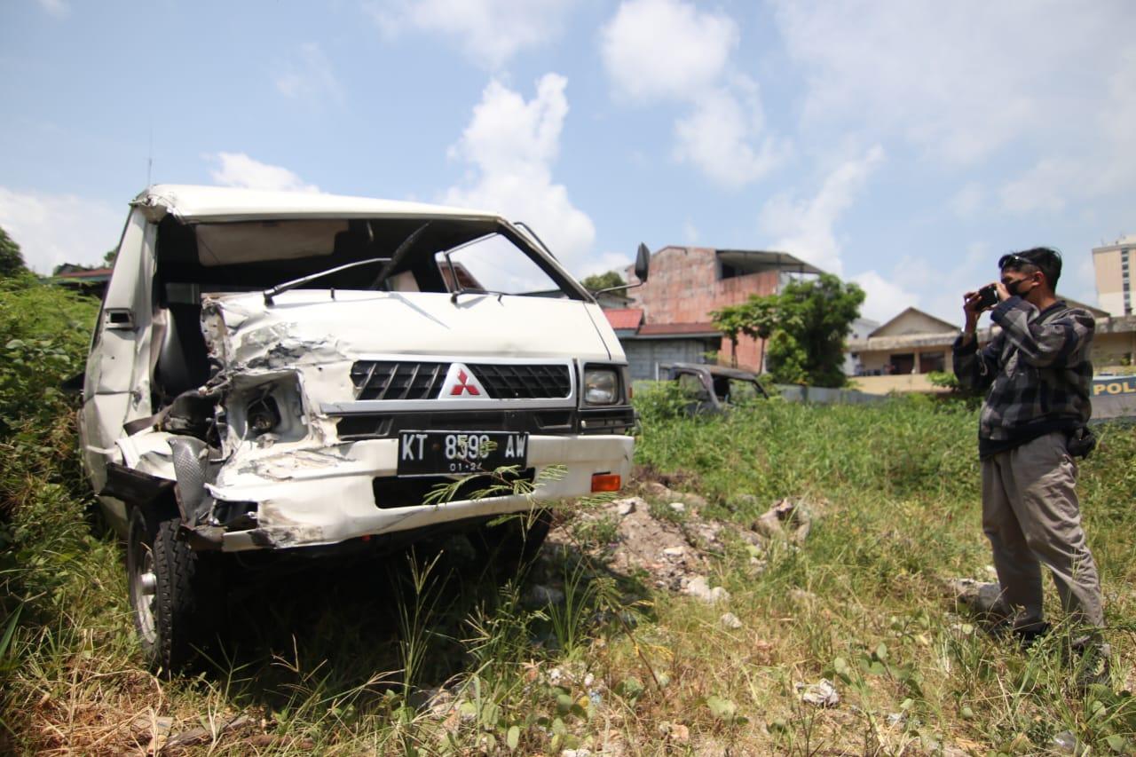 20231011_Celaka-Mobil-Mistubishi-di-Balikpapan.jpg