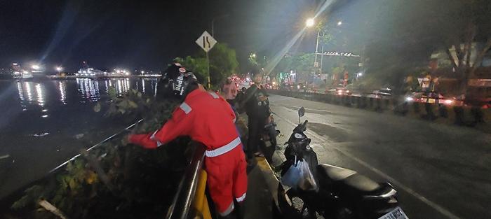 Kobaran Api di Jembatan Simpang Muara Samarinda Berasal dari Pondok Kecil di Bawahnya