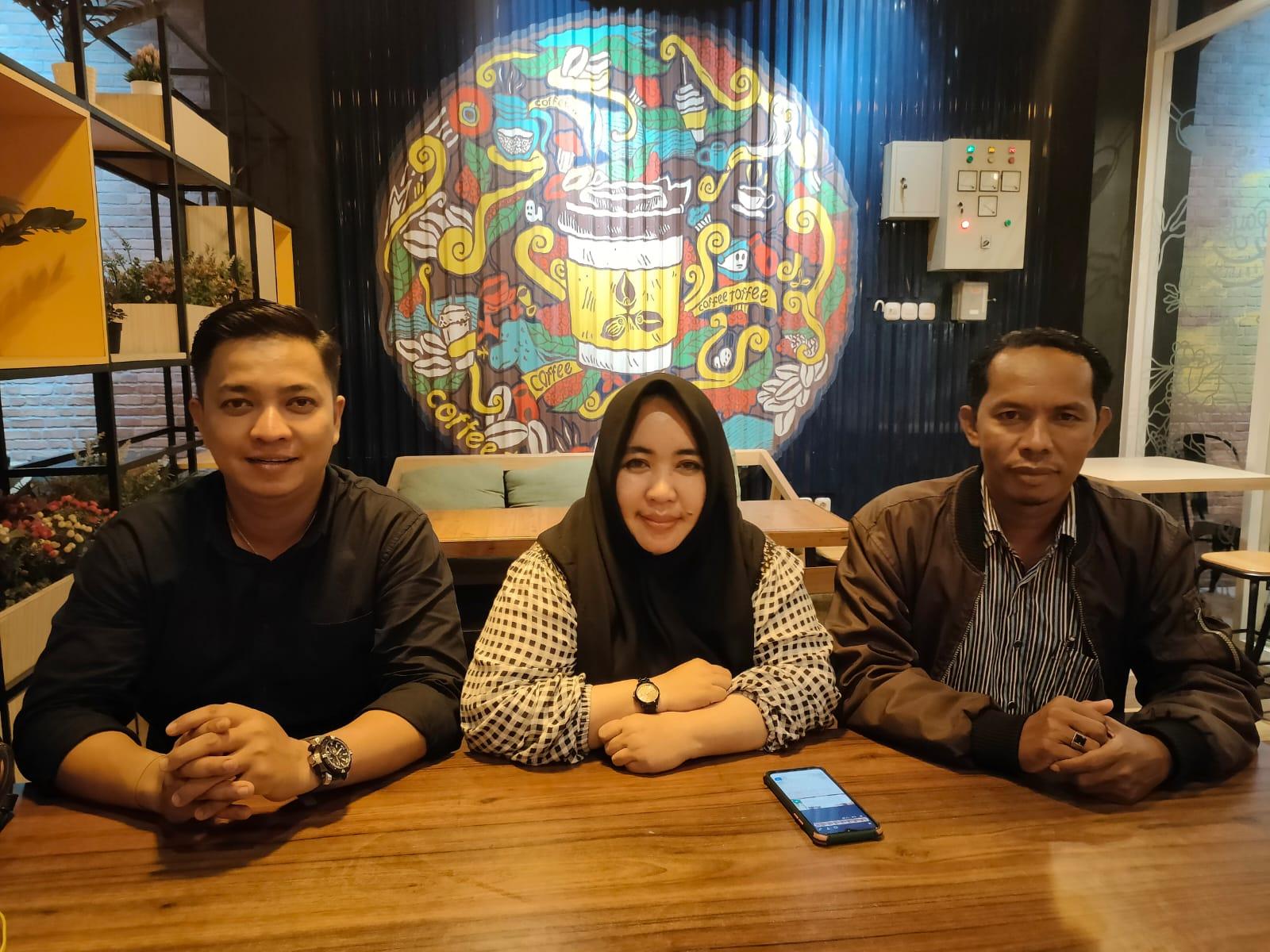 20231027_Rina-Zainun-tengah-dan-Tim-Kuasa-Hukum-TRC-PPA-Kaltim-Sudirman-kanan.jpg