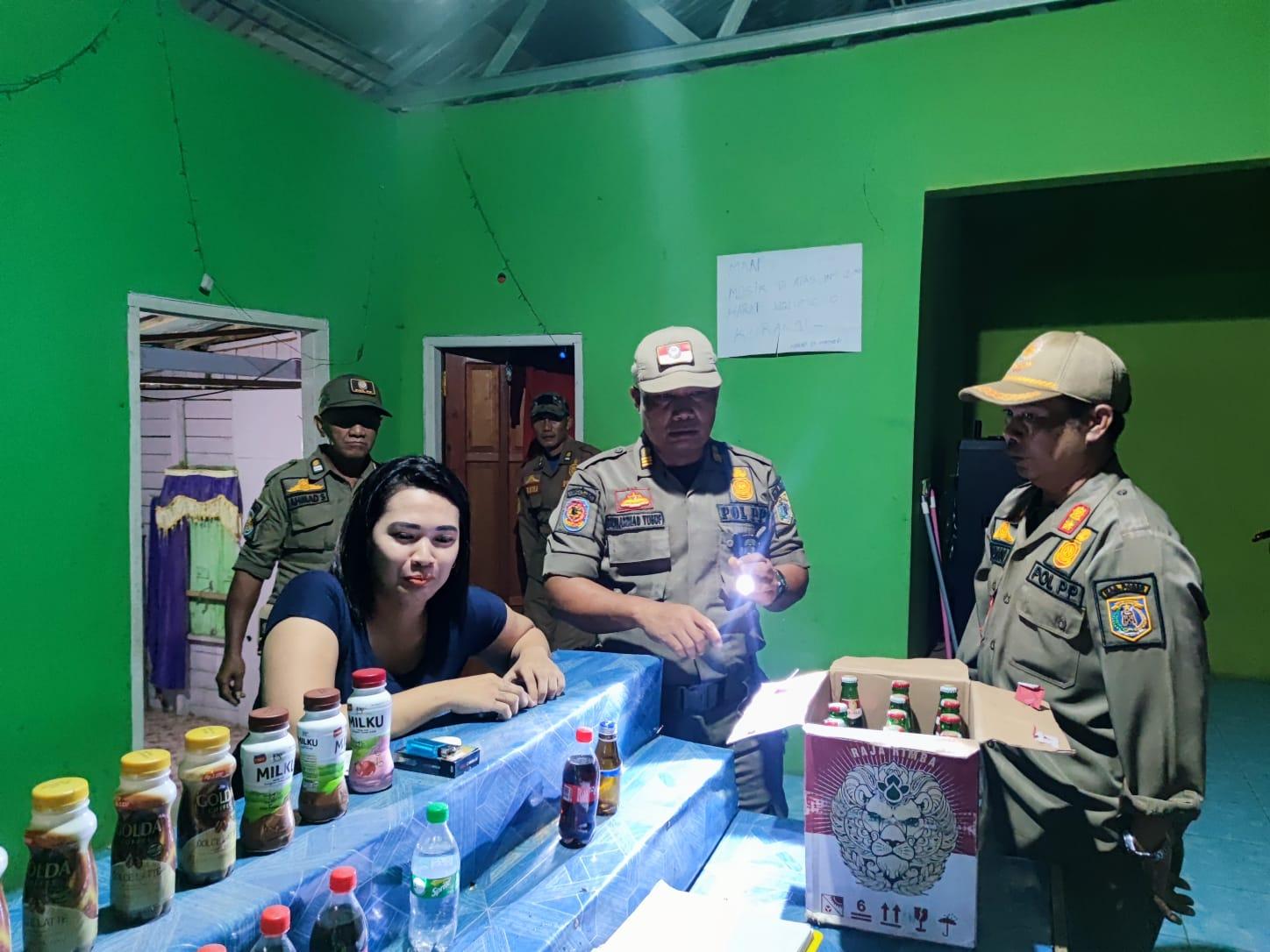 Ratusan Botol Miras Diamankan Satpol PP Paser saat Razia di Batu Kajang dan Muara Komam