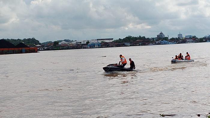 20231126_Walikota-Samarinda-Andi-Harun-saat-susur-Sungai-Mahakam-dengan-jetski.jpg
