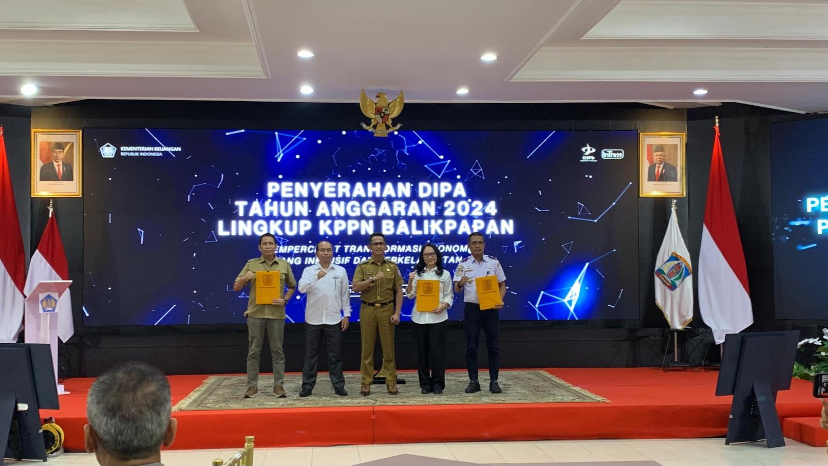 20231218-Simbolis-penyerahan-daftar-isian-pelaksanaan-anggaran-DIPA.jpg