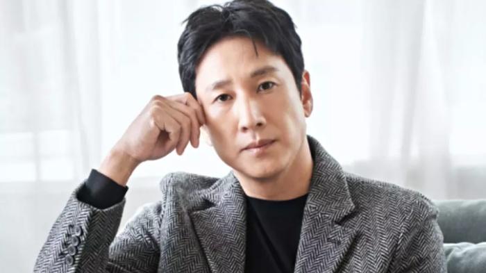 20231228_Trending-X-Lee-Sun-Kyun-Bintang-Parasite-Meninggal-profil-biodata-istri-Jeon-Hye-Jin.jpg