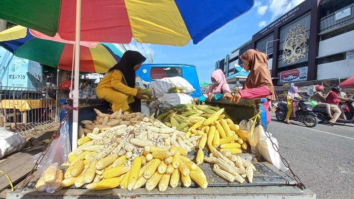20231231_Pedagang-jagung-di-Pasar-Tamrin-Kelurahan-Tanjung-Laut-Indah-Bontang-Selatan.jpg