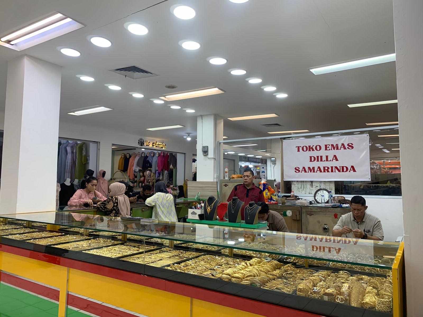 20240102-Sebagian-pedagang-emas-Pasar-Pagi.jpg