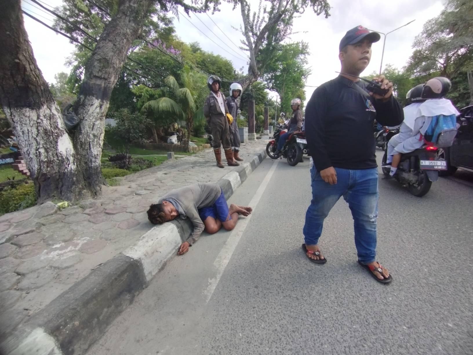 Pria Terkapar di Jalan Ahmad Yani Balikpapan, Diduga Overdosis Obat-obatan
