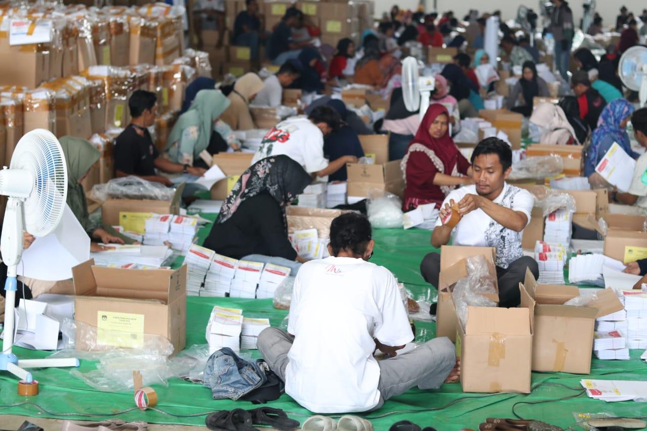 Cerita Warga Pelipat Surat Suara Pemilu 2024 di Balikpapan, Adu Kecepatan Digaji Rp200 Per Lembar