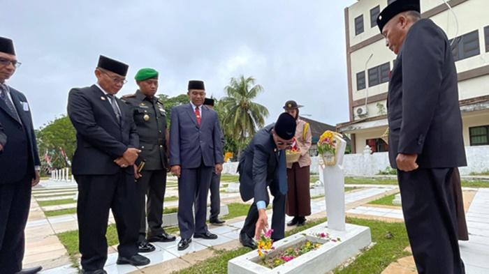 20240119_jajaran-pejabat-Pemkot-Samarinda-melakukan-tradisi-ziarah-ke-TMP.jpg