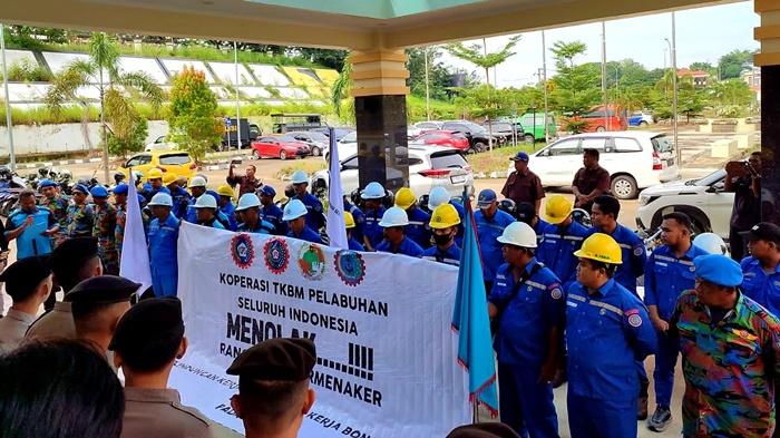 20240201_serikat-pekerja-aksi-damai.jpg
