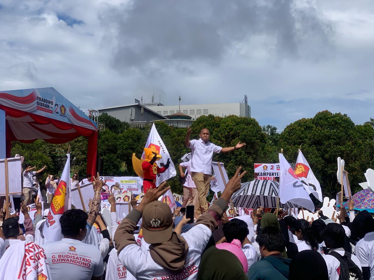 Kampanye Prabowo-Gibran di Samarinda Putar Lagu Andalan, Pendukung Bergoyang di GOR Segiri