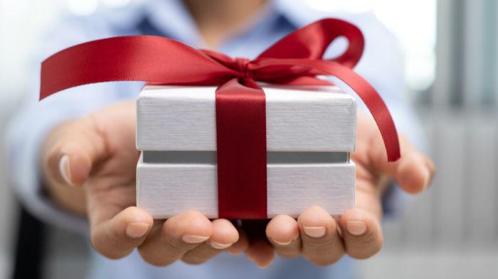60 Ide Rekomendasi Hadiah Imlek Pembawa Keberuntungan yang Unik dan Bermakna
